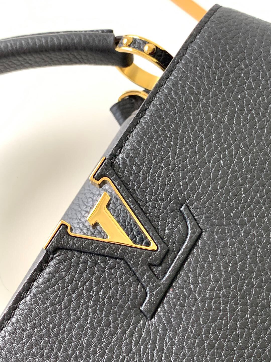 l**is V*t*n capucines