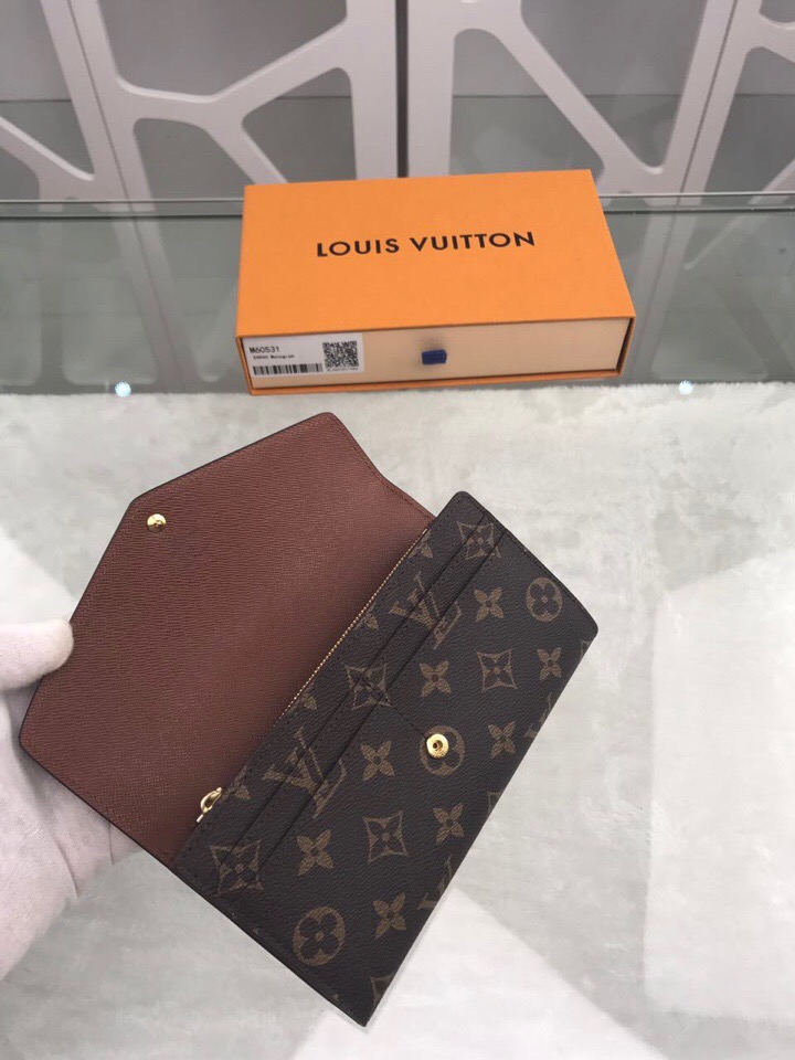 l**is V*t*n wallet