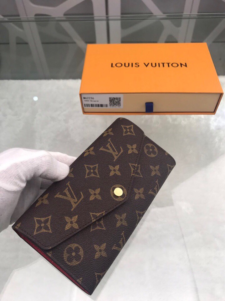 l**is V*t*n wallet