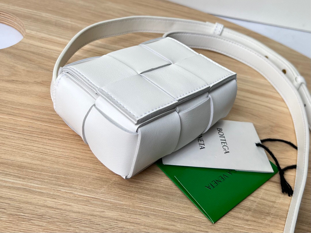 bo*te*ga Ve*ne*ta cassette mini