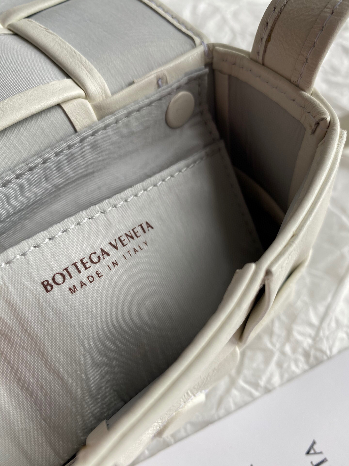 bo*te*ga Ve*ne*ta cassette mini