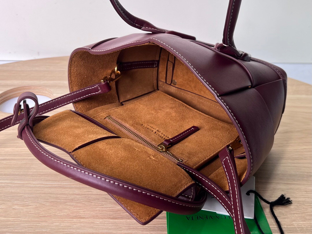 bo*te*ga Ve*ne*ta the arco mini