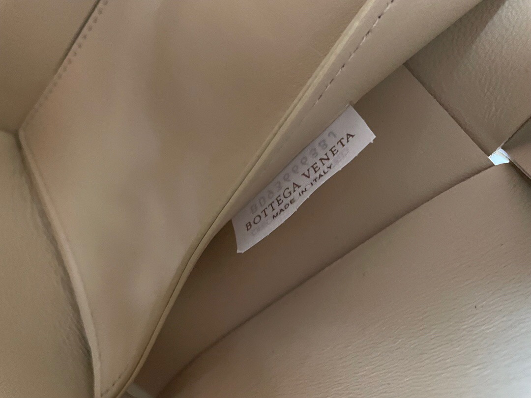 bo*te*ga Ve*ne*ta bv medium arco tote bag