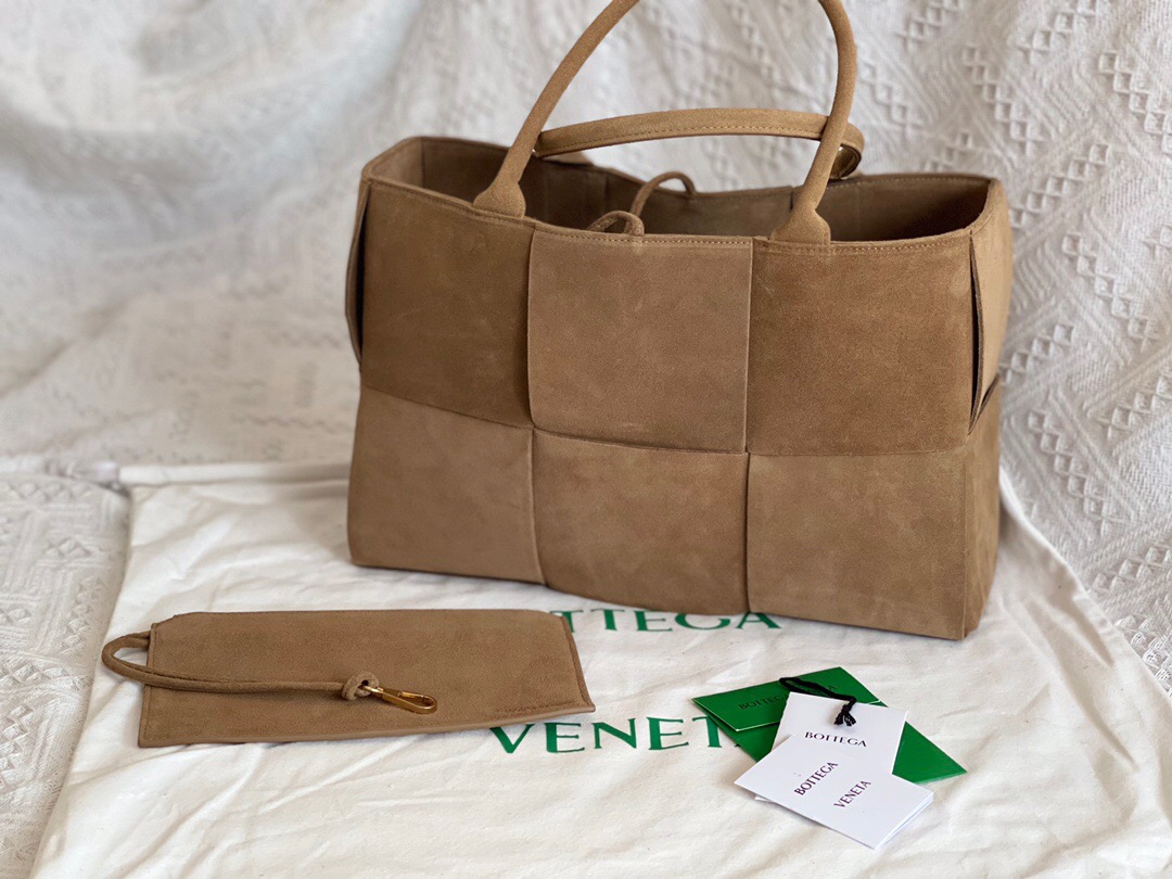 bo*te*ga Ve*ne*ta bv medium arco tote bag