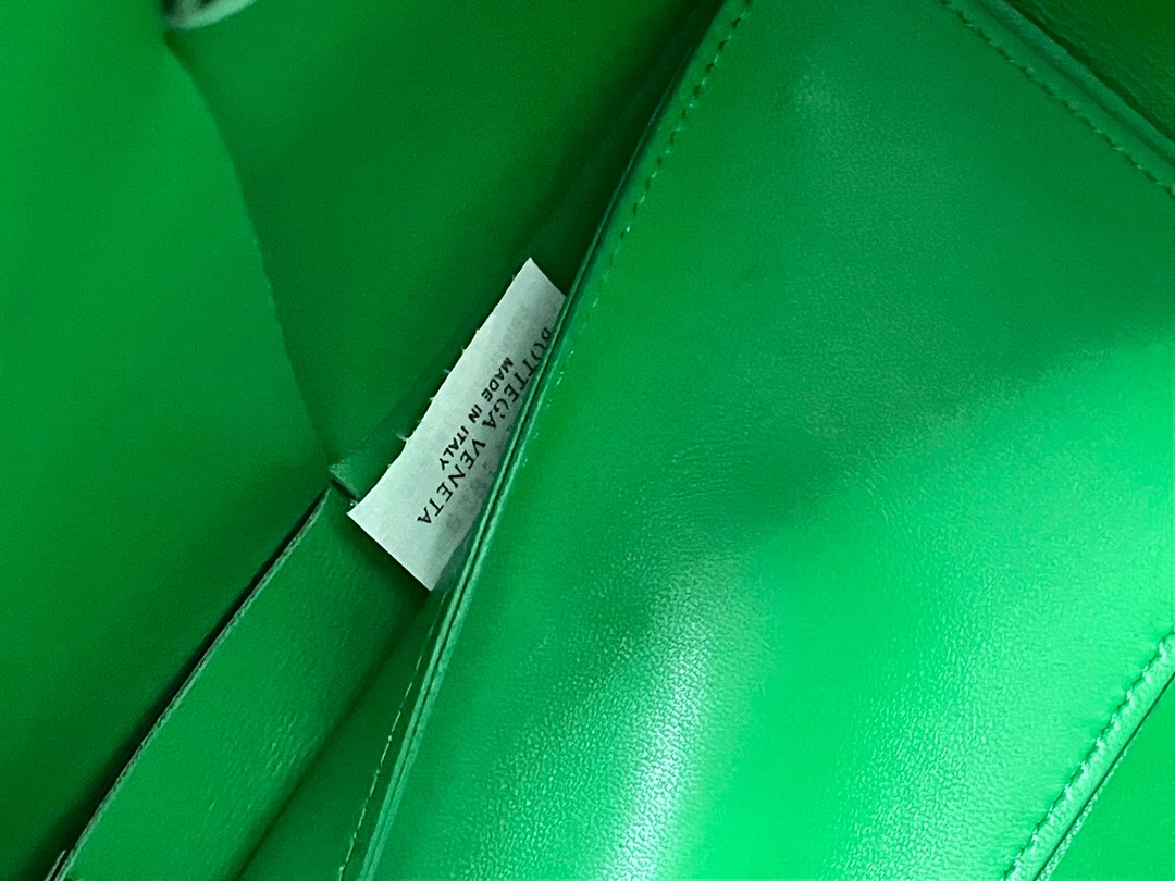 bo*te*ga Ve*ne*ta arco tote