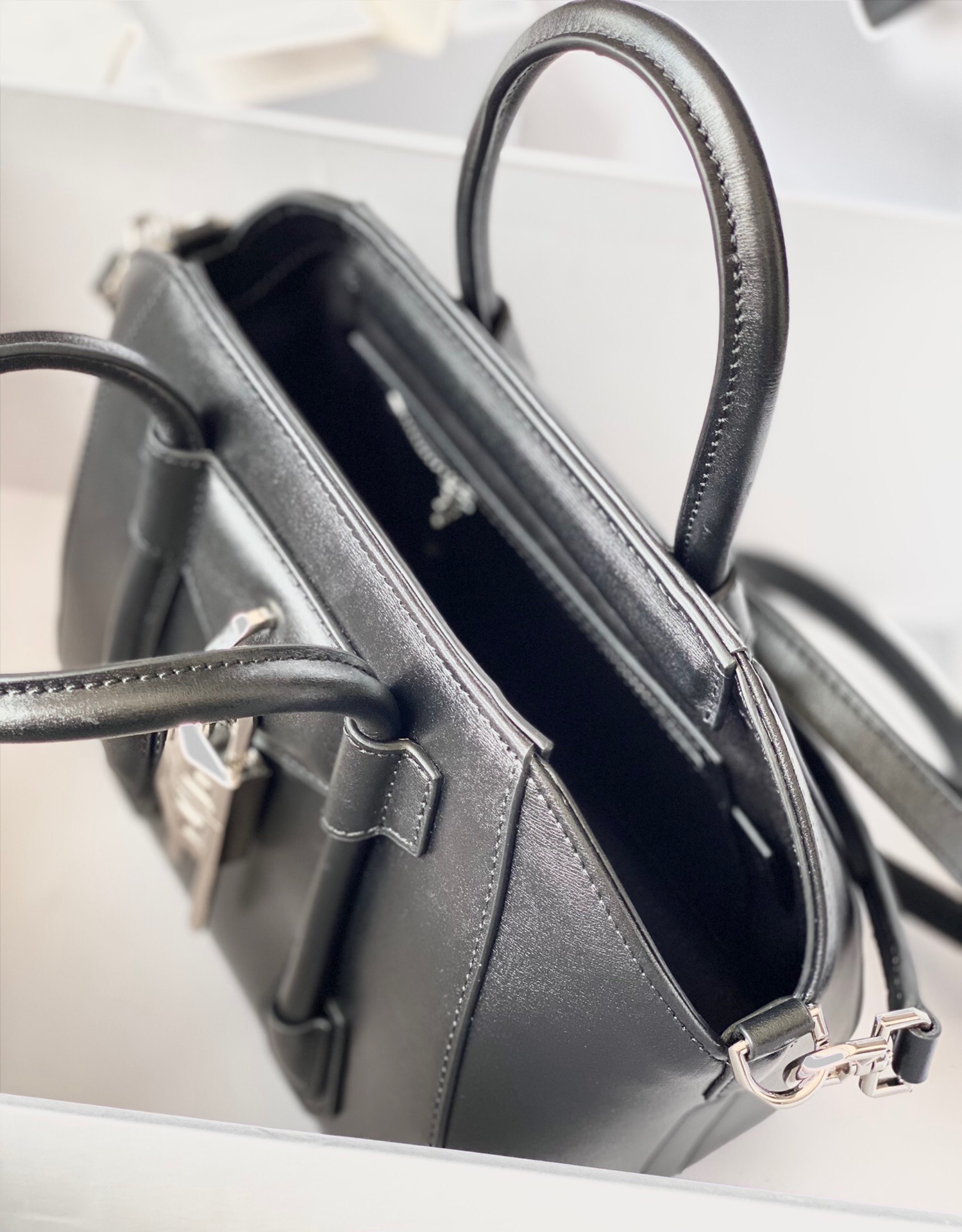 Givenchy Antigona Lock Soft