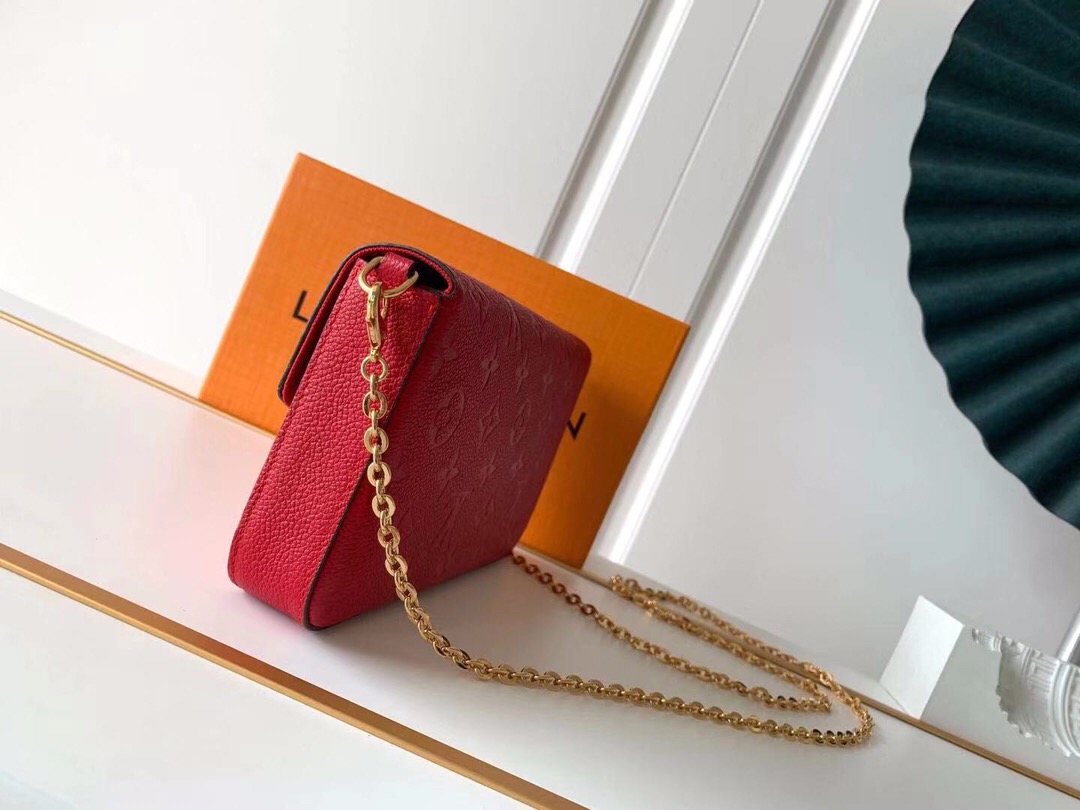 l**is V*t*n pochette felicie