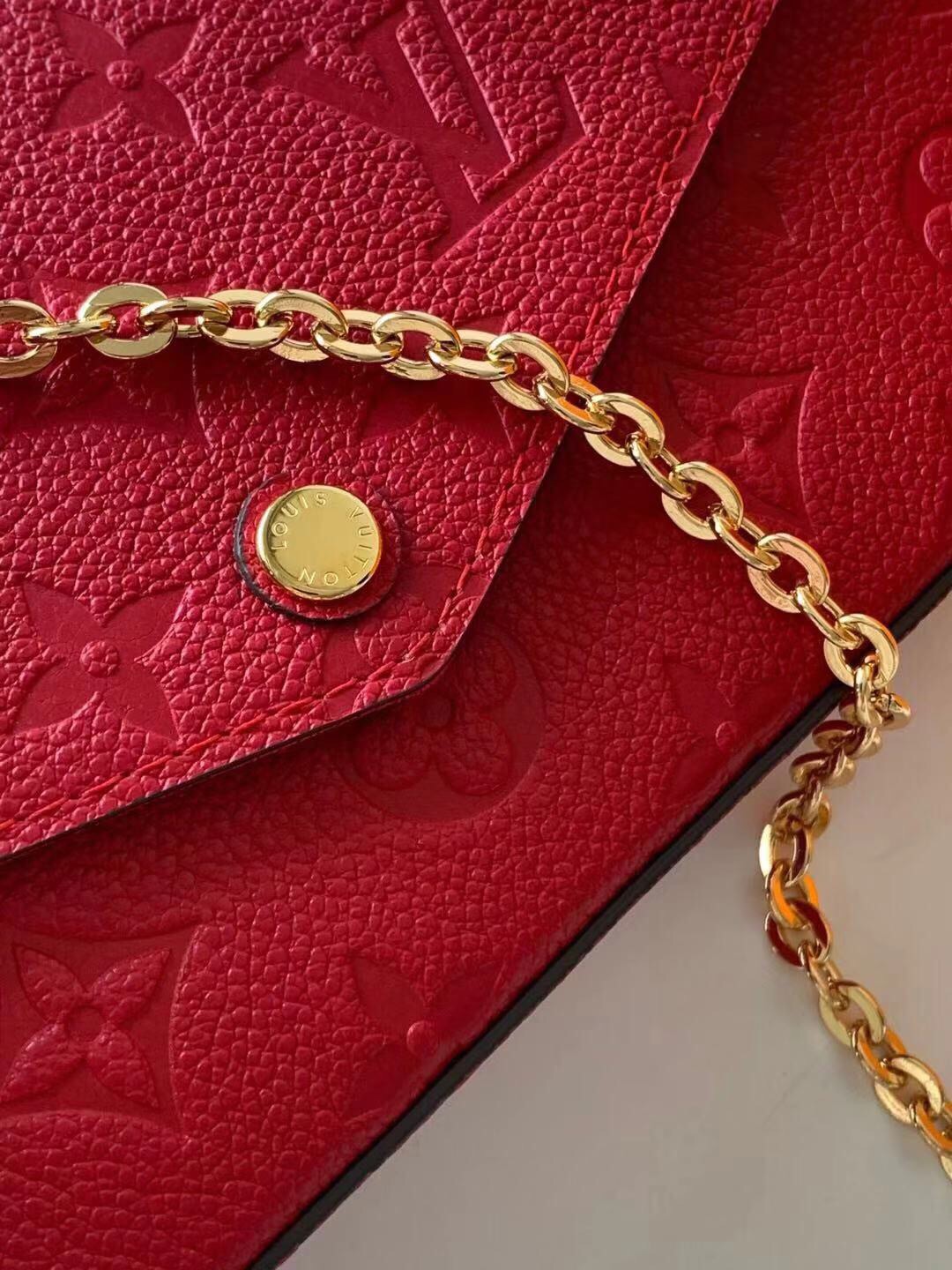 l**is V*t*n pochette felicie