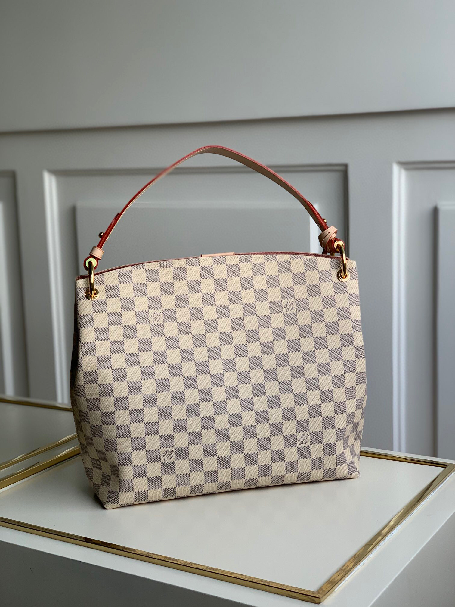 l**is V*t*n graceful pm