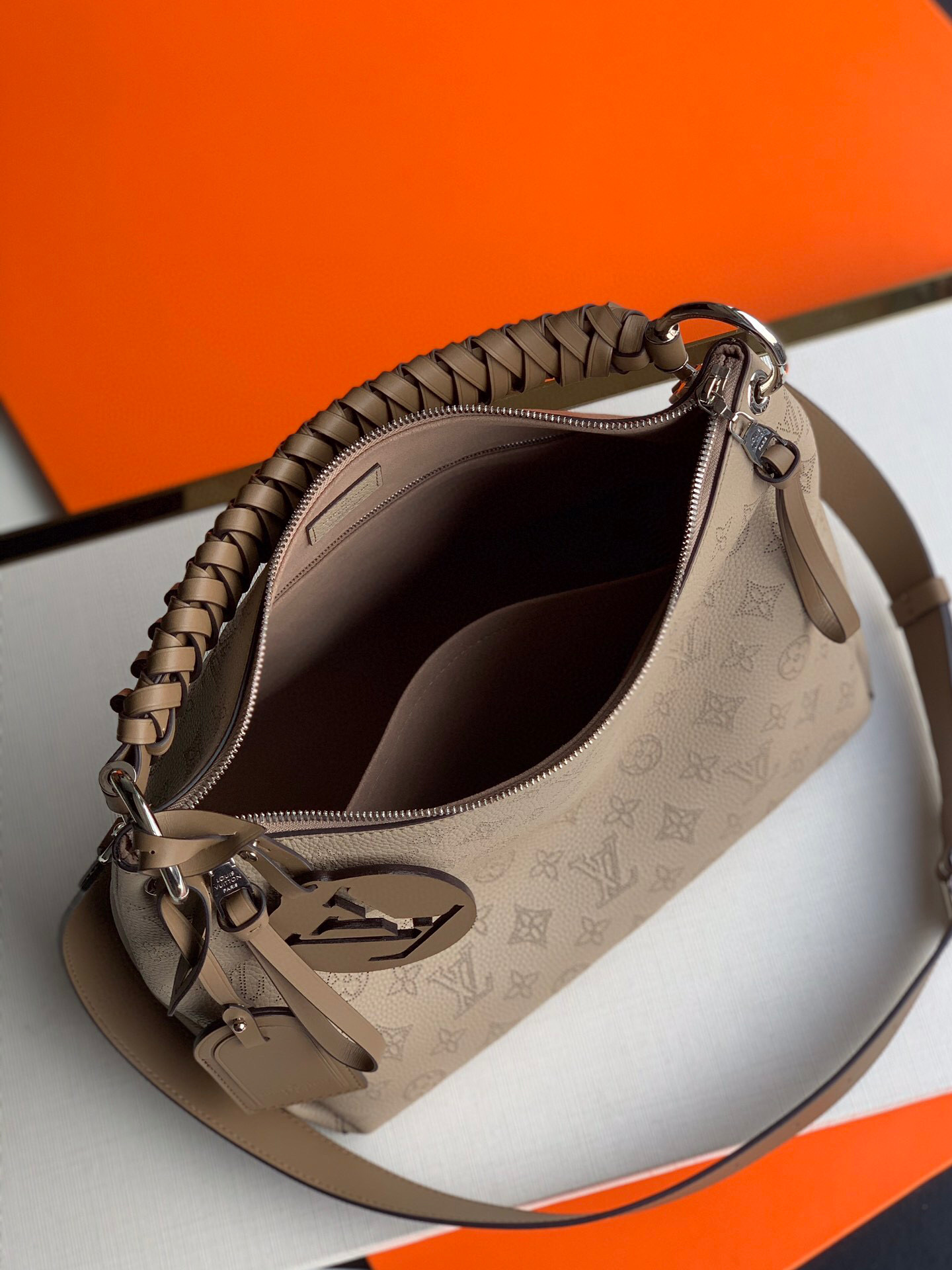 l**is V*t*n babylone bb