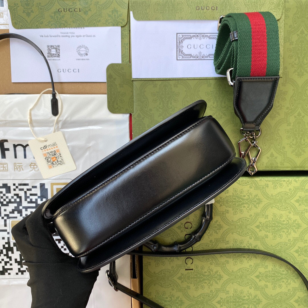 G*u*i bamboo handle bag