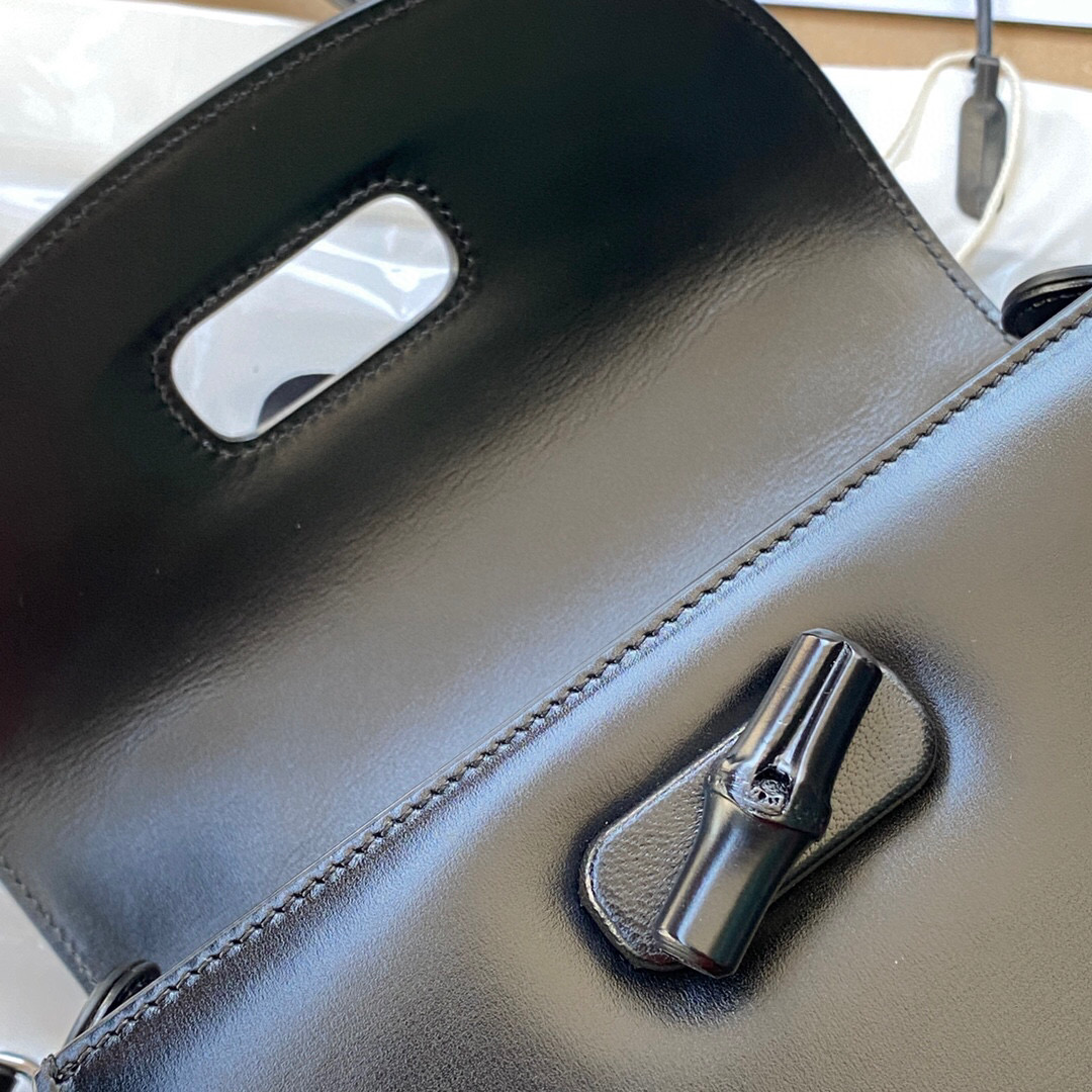 G*u*i bamboo handle bag