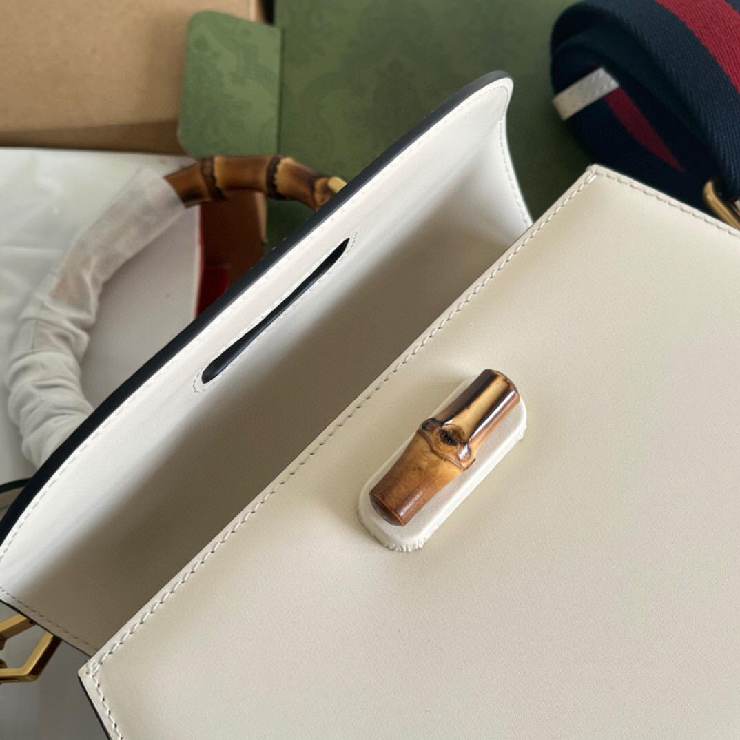 G*u*i bamboo handle bag