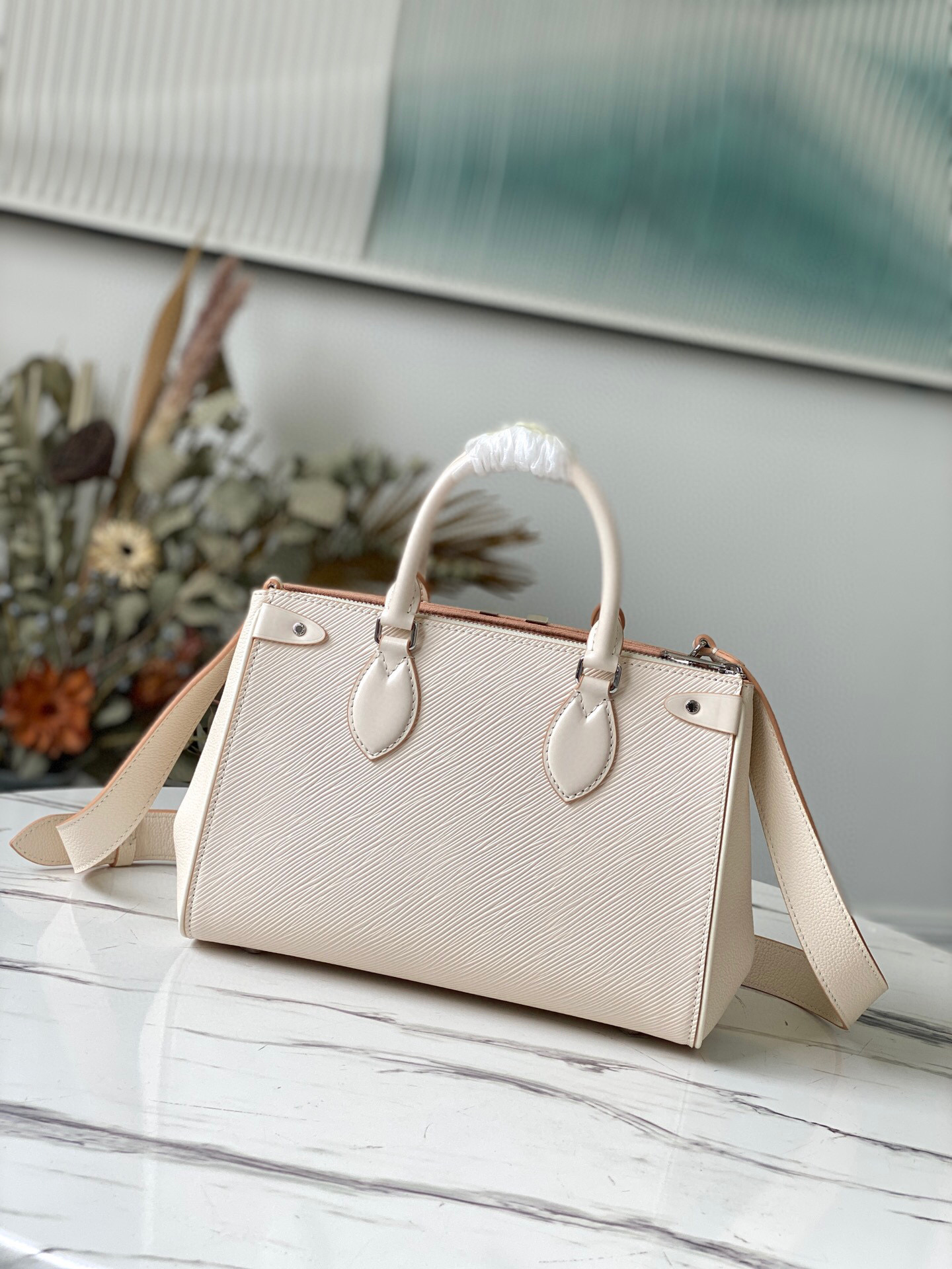 l**is V*t*n grenelle tote