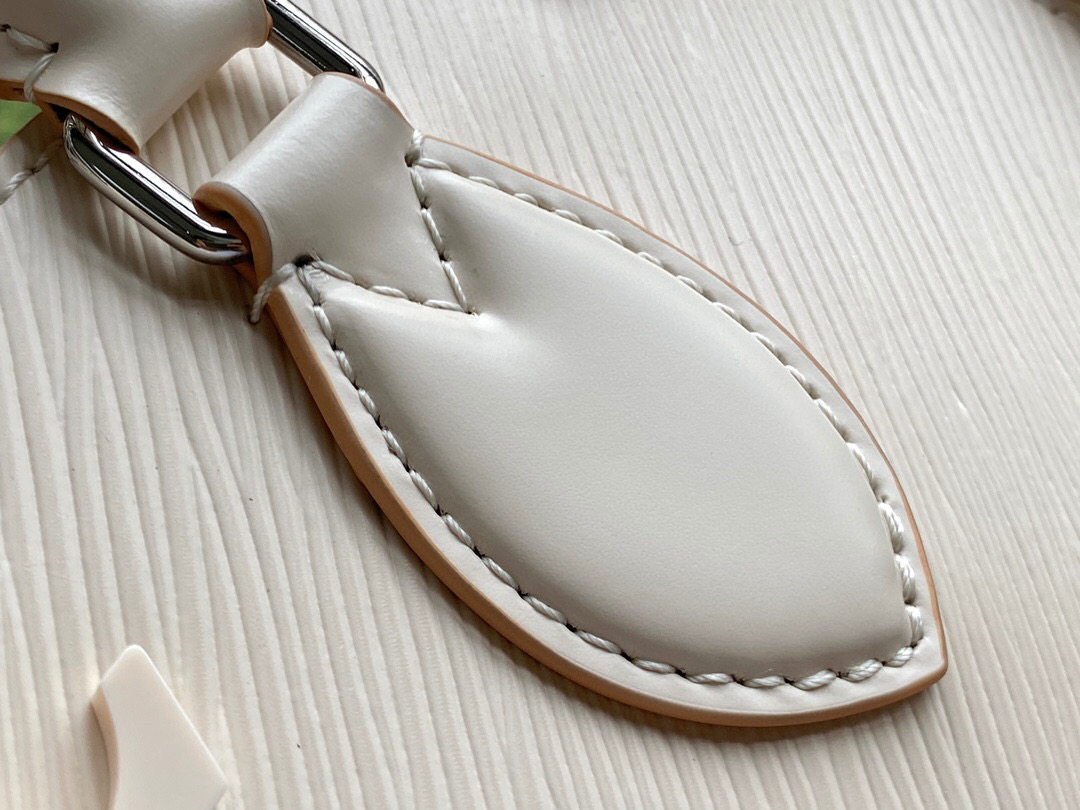 l**is V*t*n grenelle tote