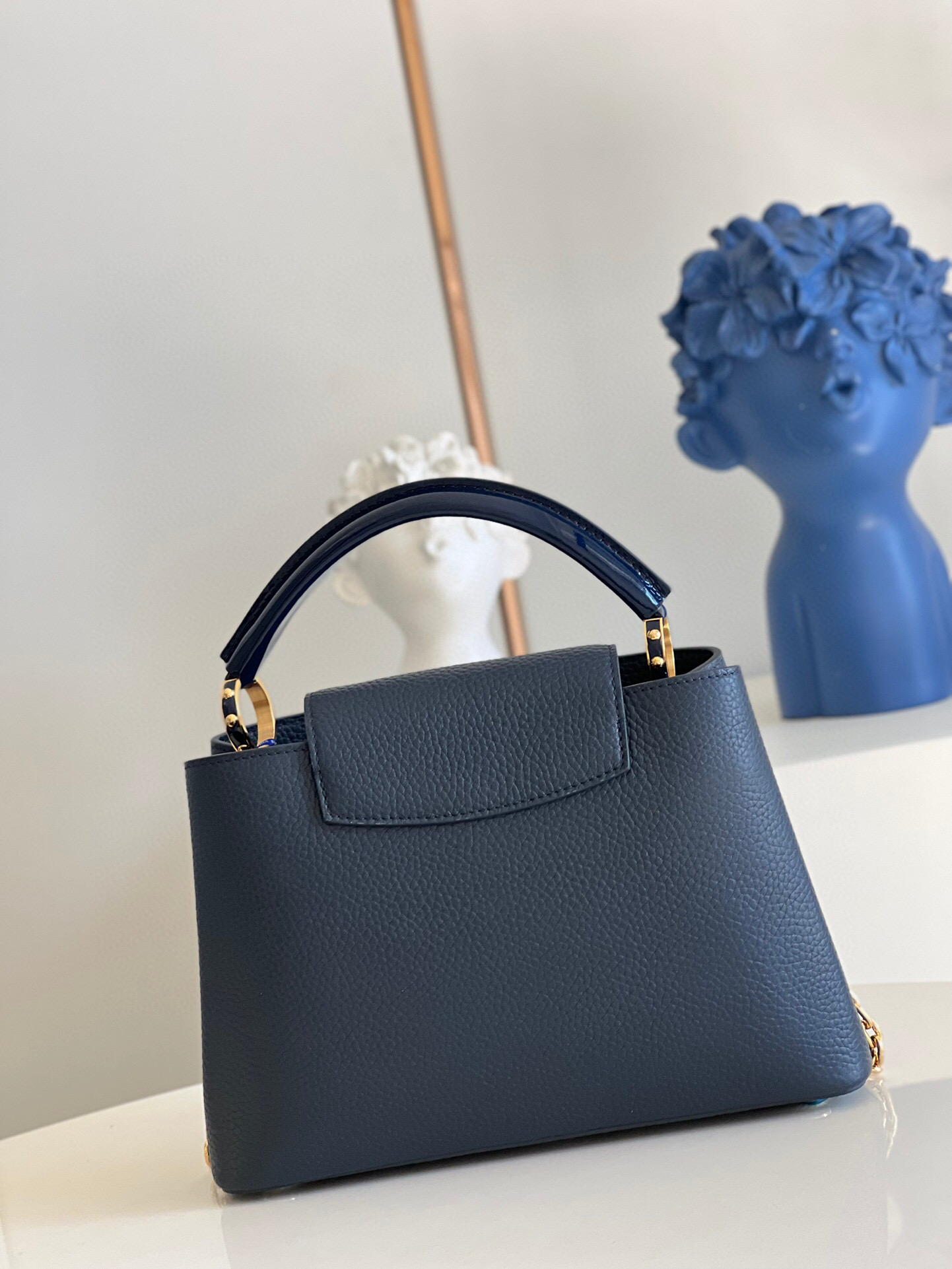 l**is V*t*n capucines sapphire blue