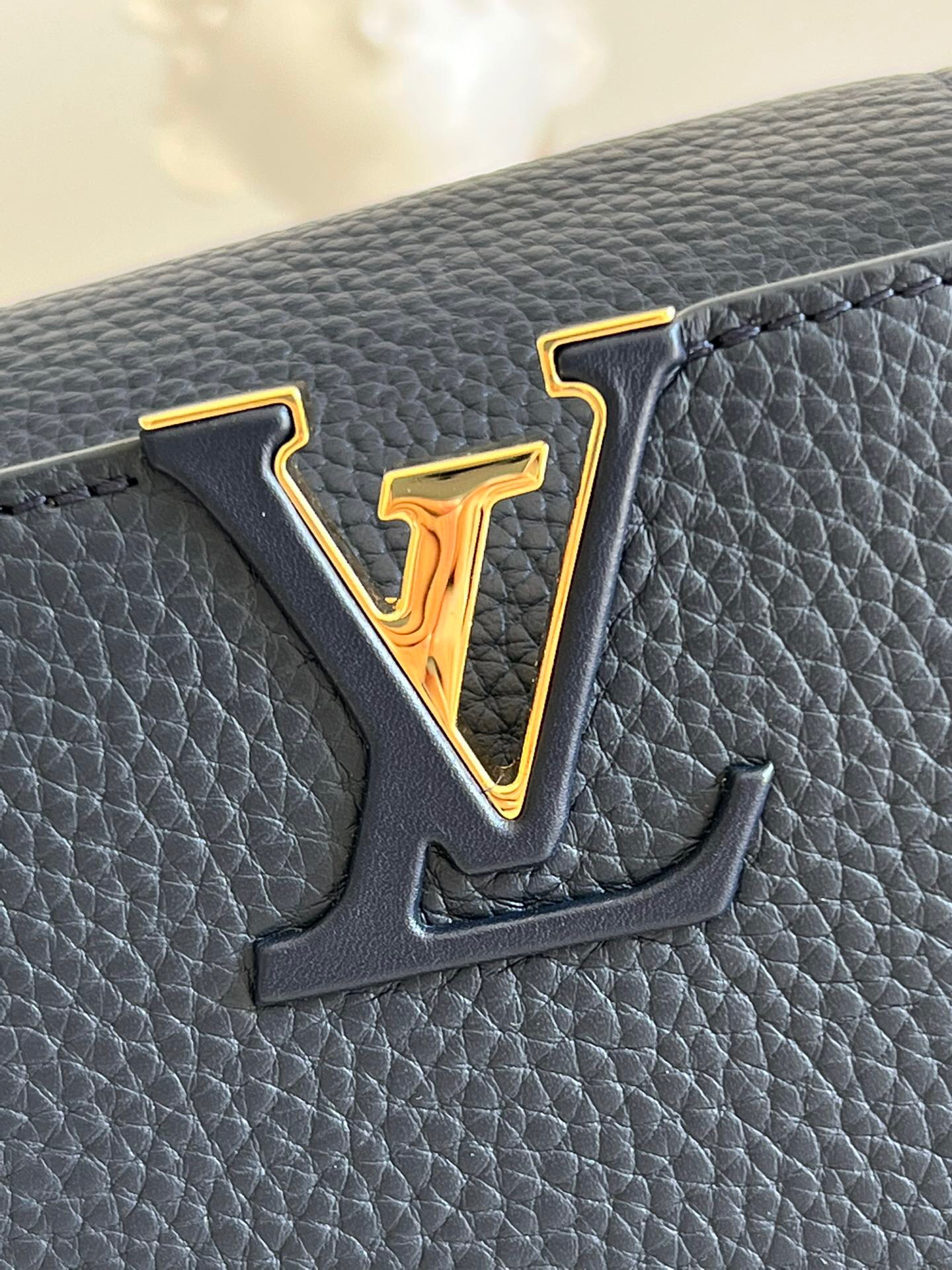 l**is V*t*n capucines sapphire blue