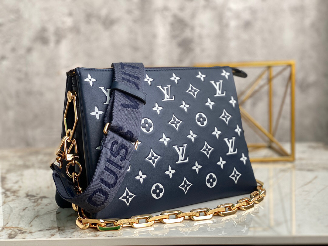 l**is V*t*n coussin navy blue