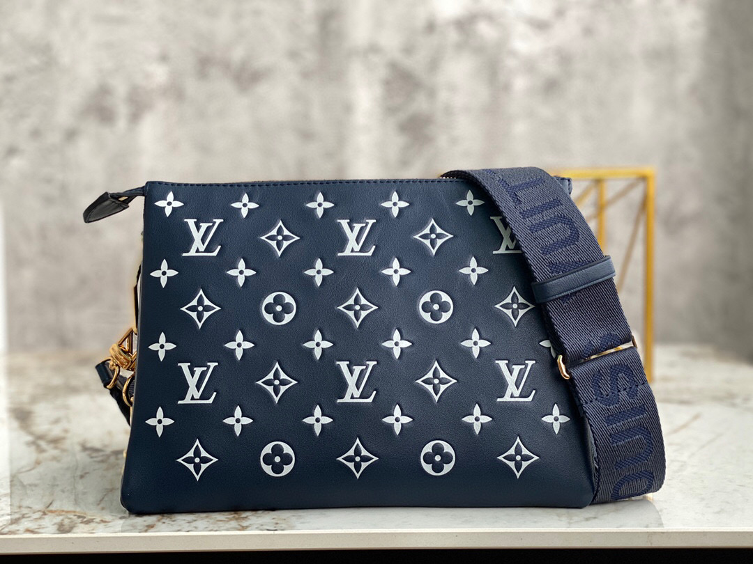 l**is V*t*n coussin navy blue