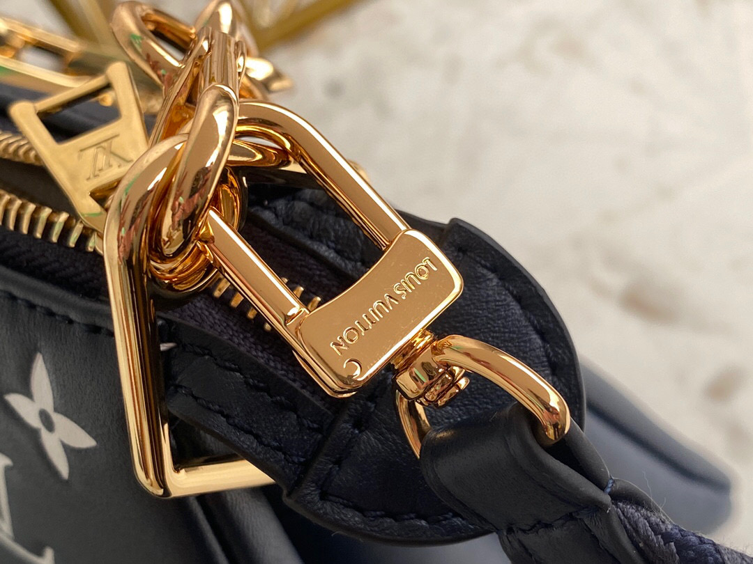 l**is V*t*n coussin navy blue