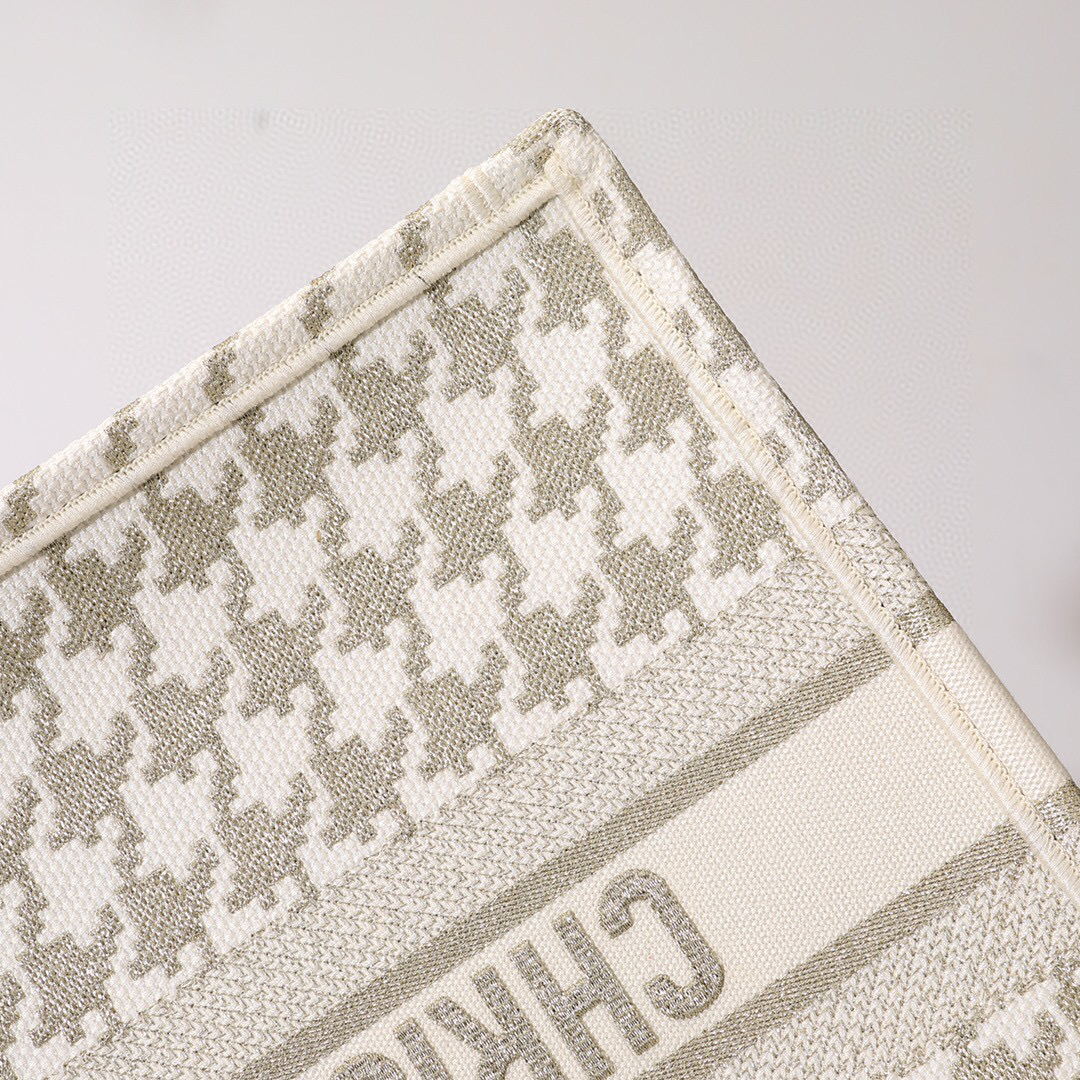 D*or book tote