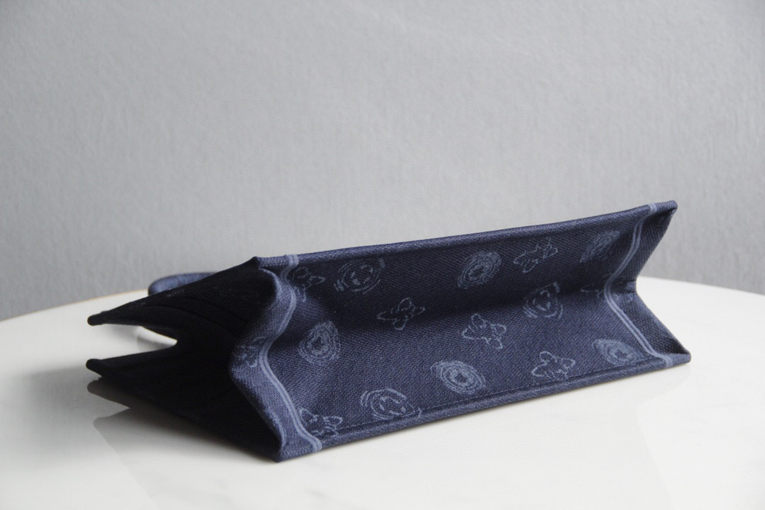D*or book tote