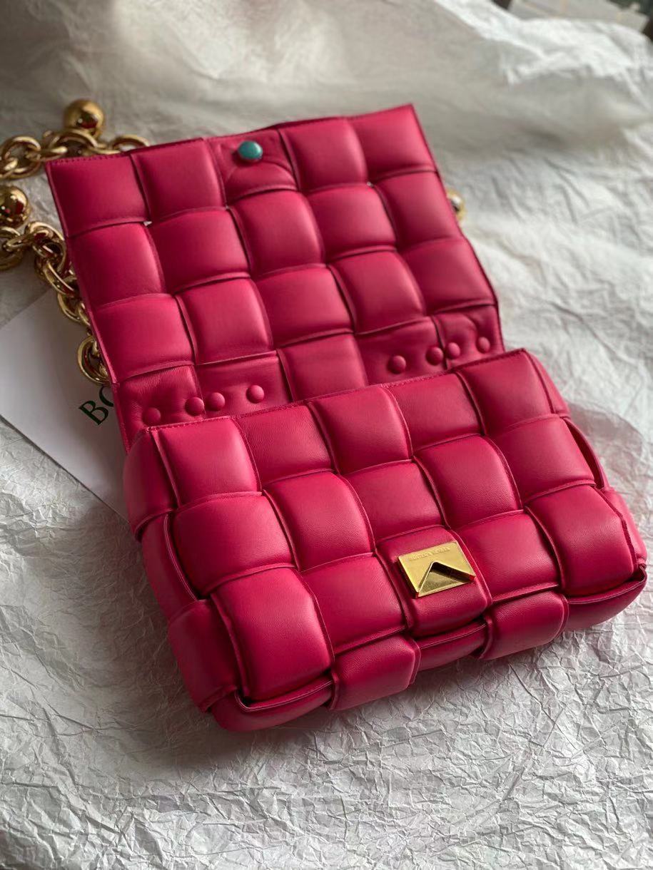 bo*te*ga Ve*ne*ta the chain cassette