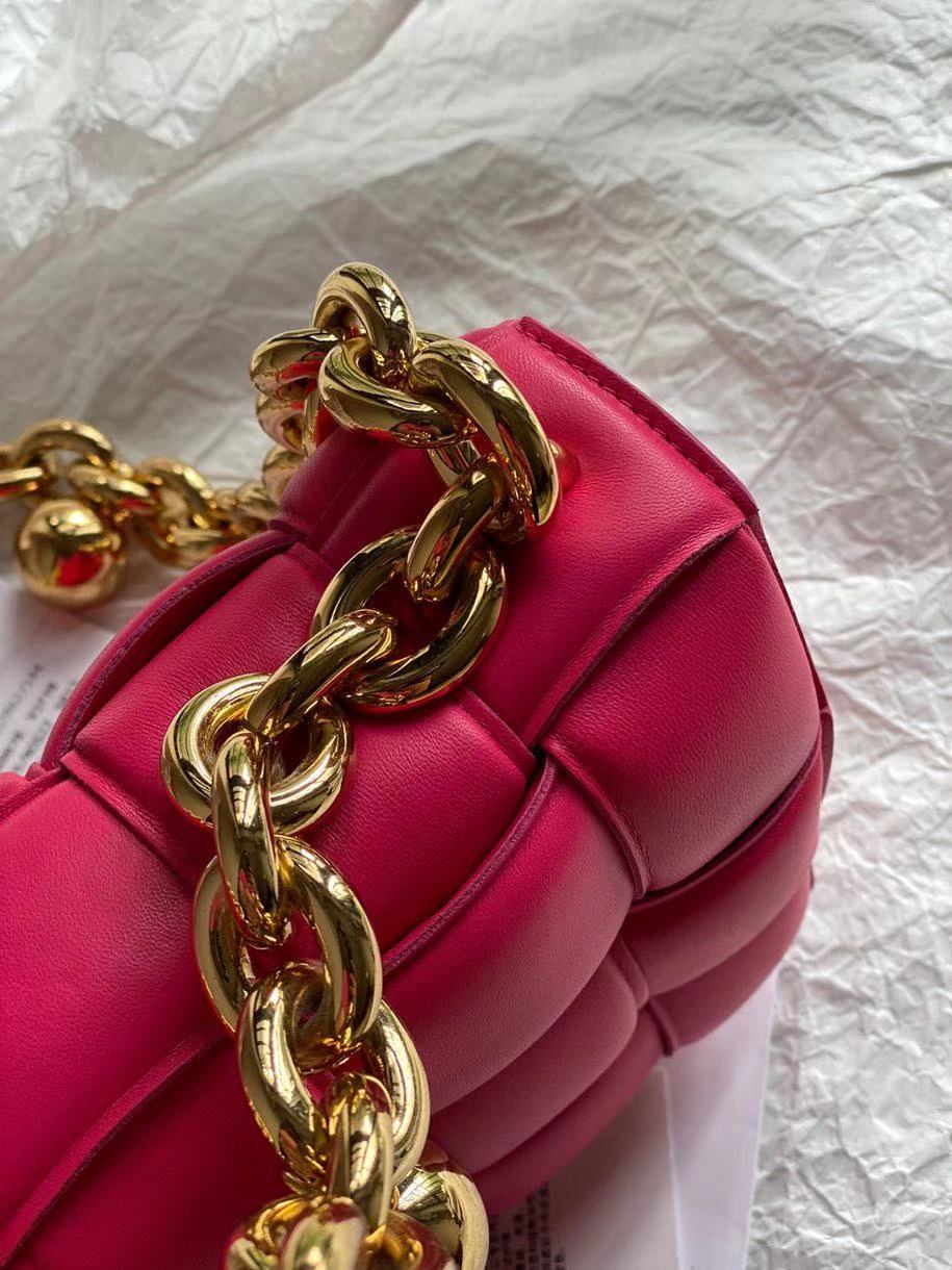 bo*te*ga Ve*ne*ta the chain cassette