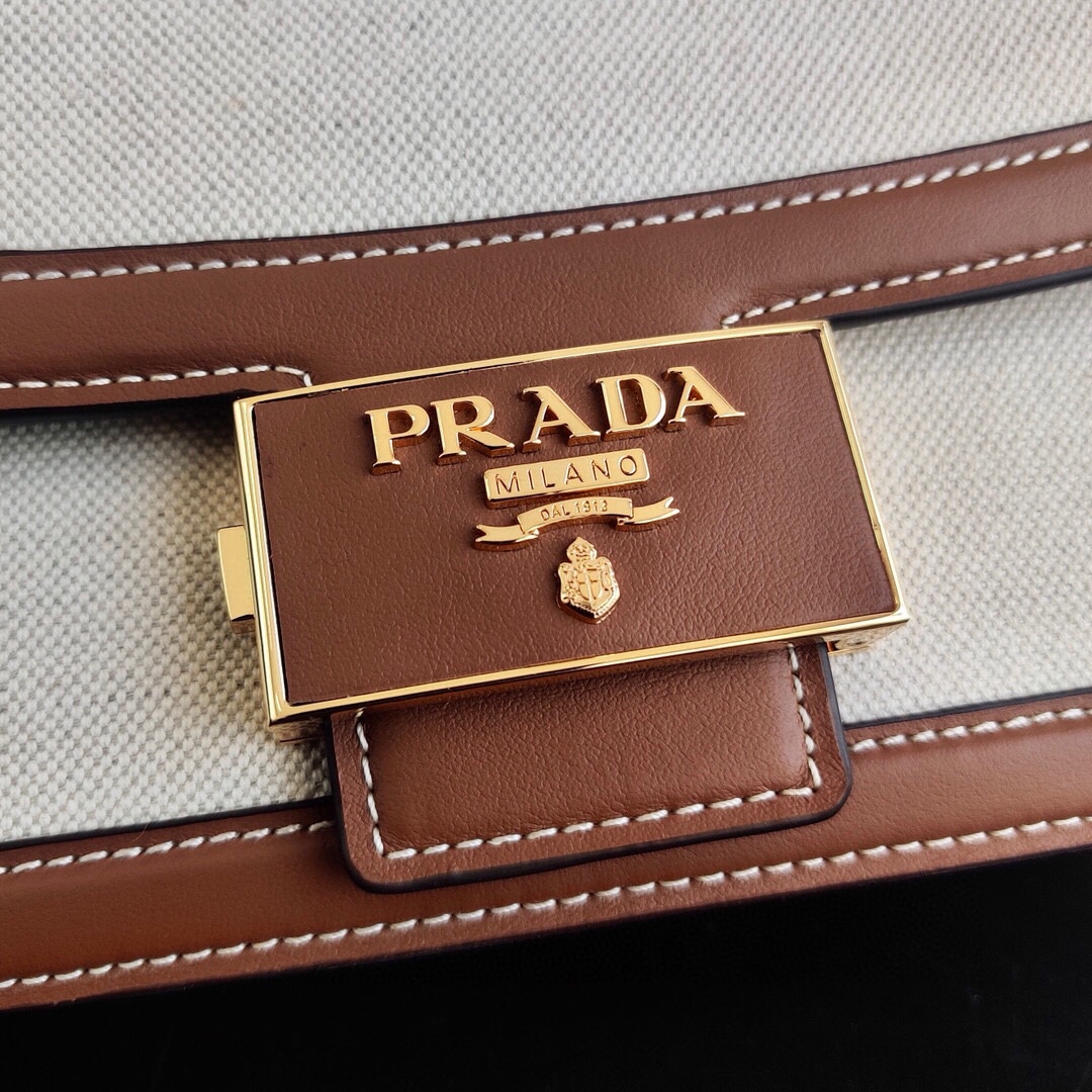 Pra*a emblème saffiano