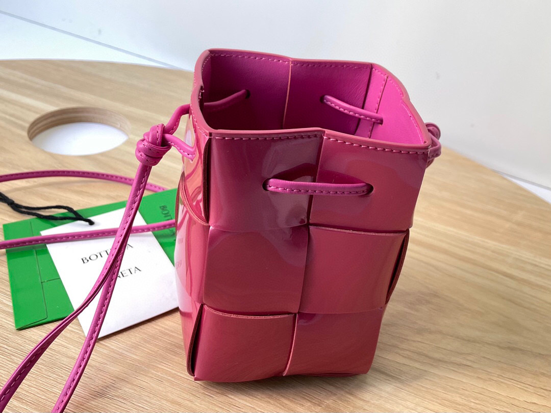 bo*te*ga Ve*ne*ta bucket