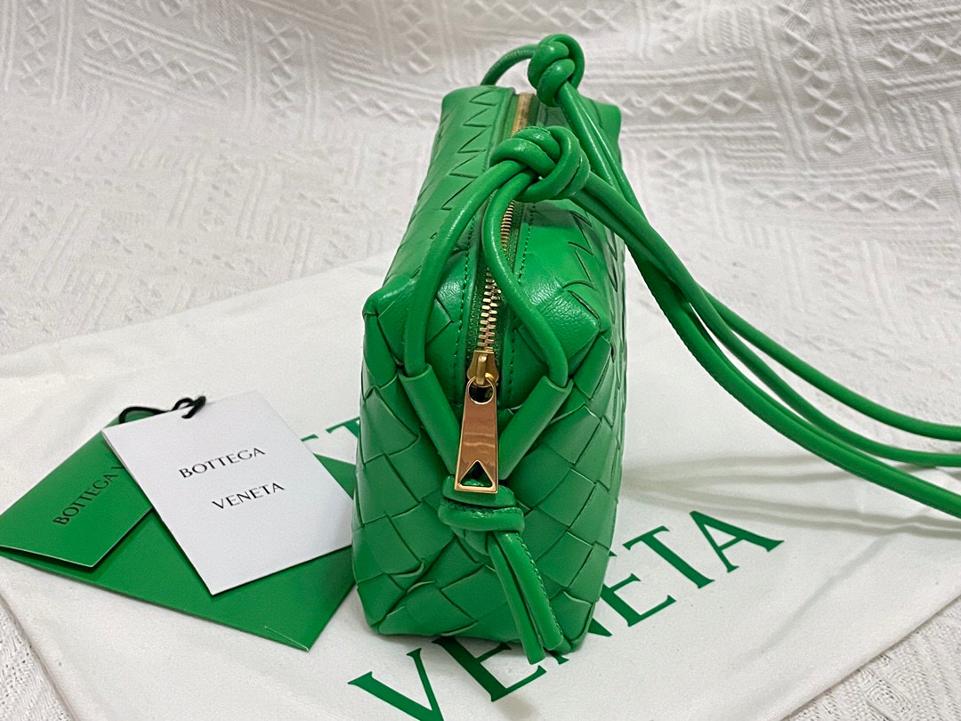 bo*te*ga Ve*ne*ta shoulder bags