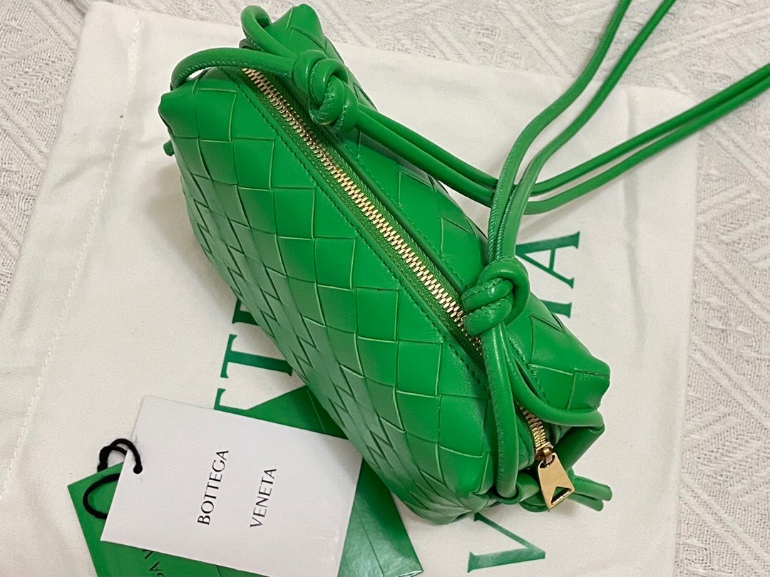 bo*te*ga Ve*ne*ta shoulder bags