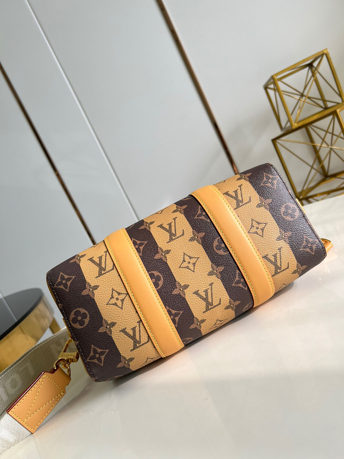 l**is V*t*n city keepall