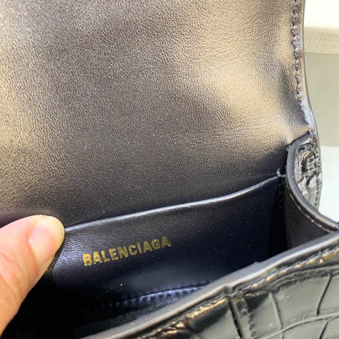 Ba*len*cia*ga hourglass