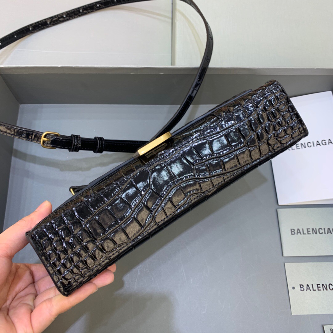 Ba*len*cia*ga hourglass