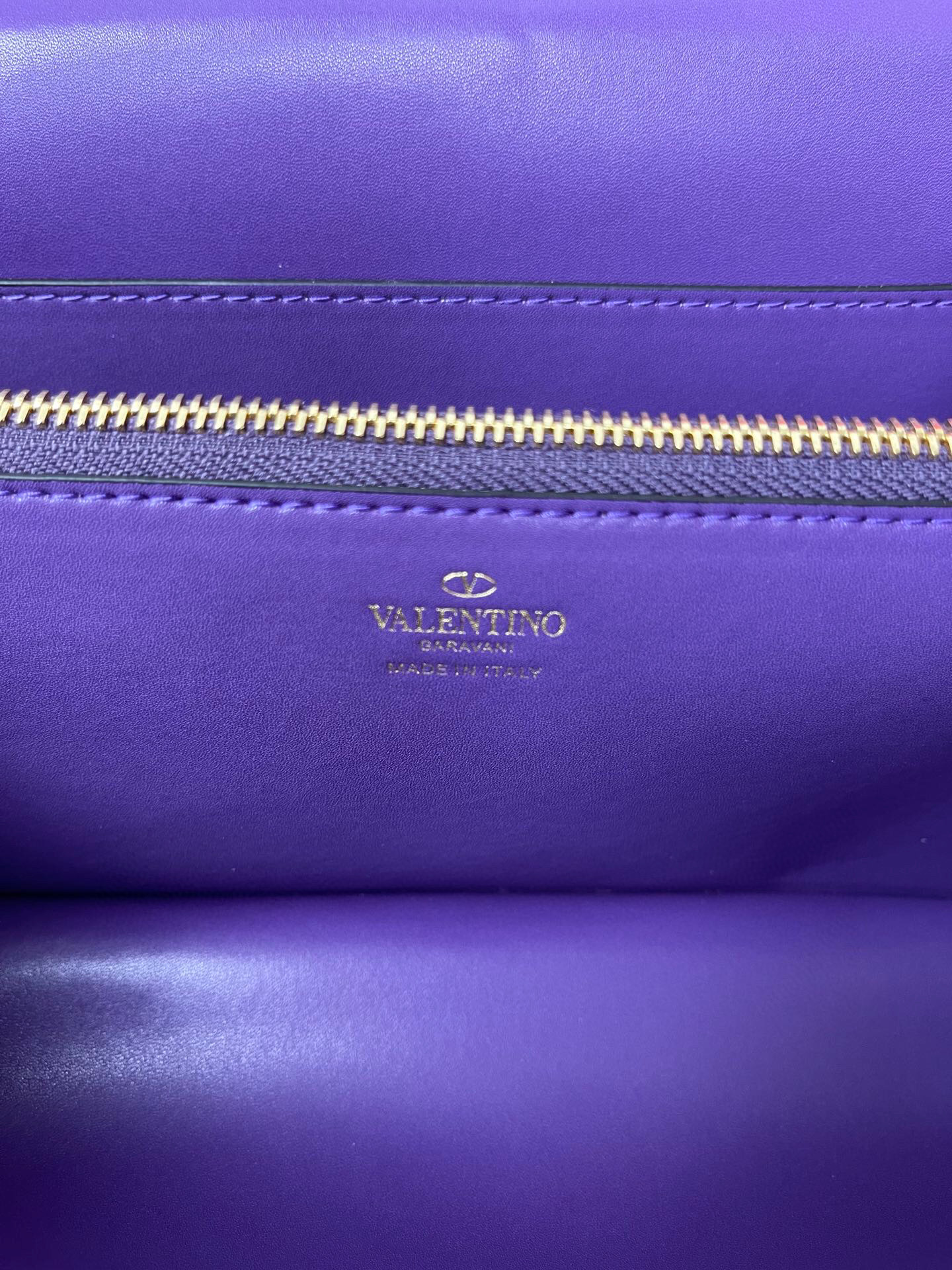 Valentino Stud Sign