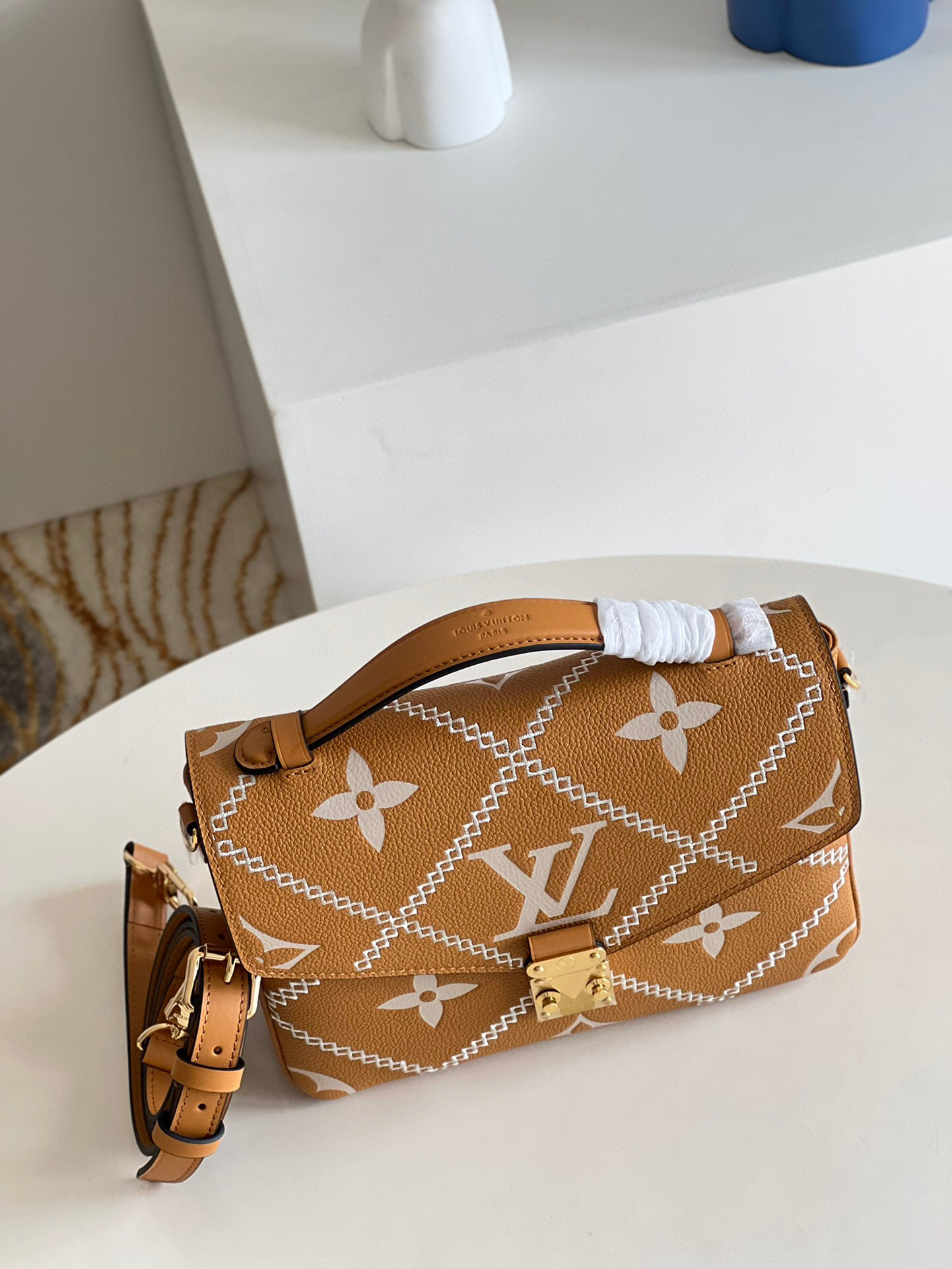 l**is V*t*n pochette metis