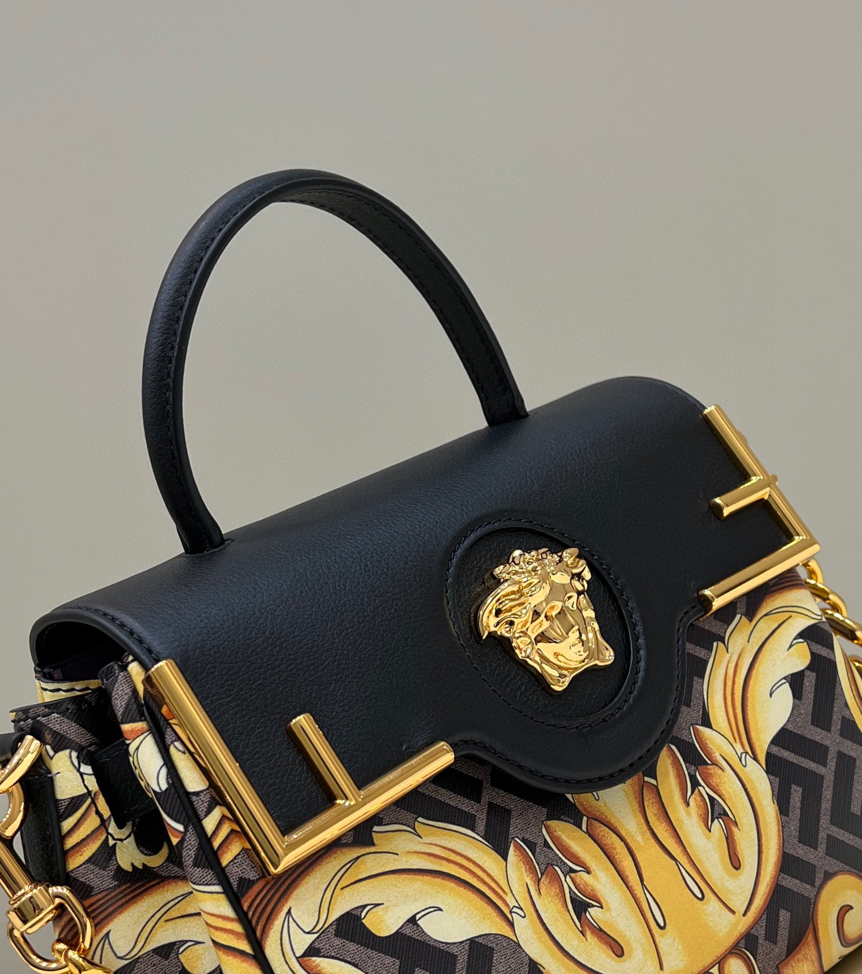 F**di & versace la medusa