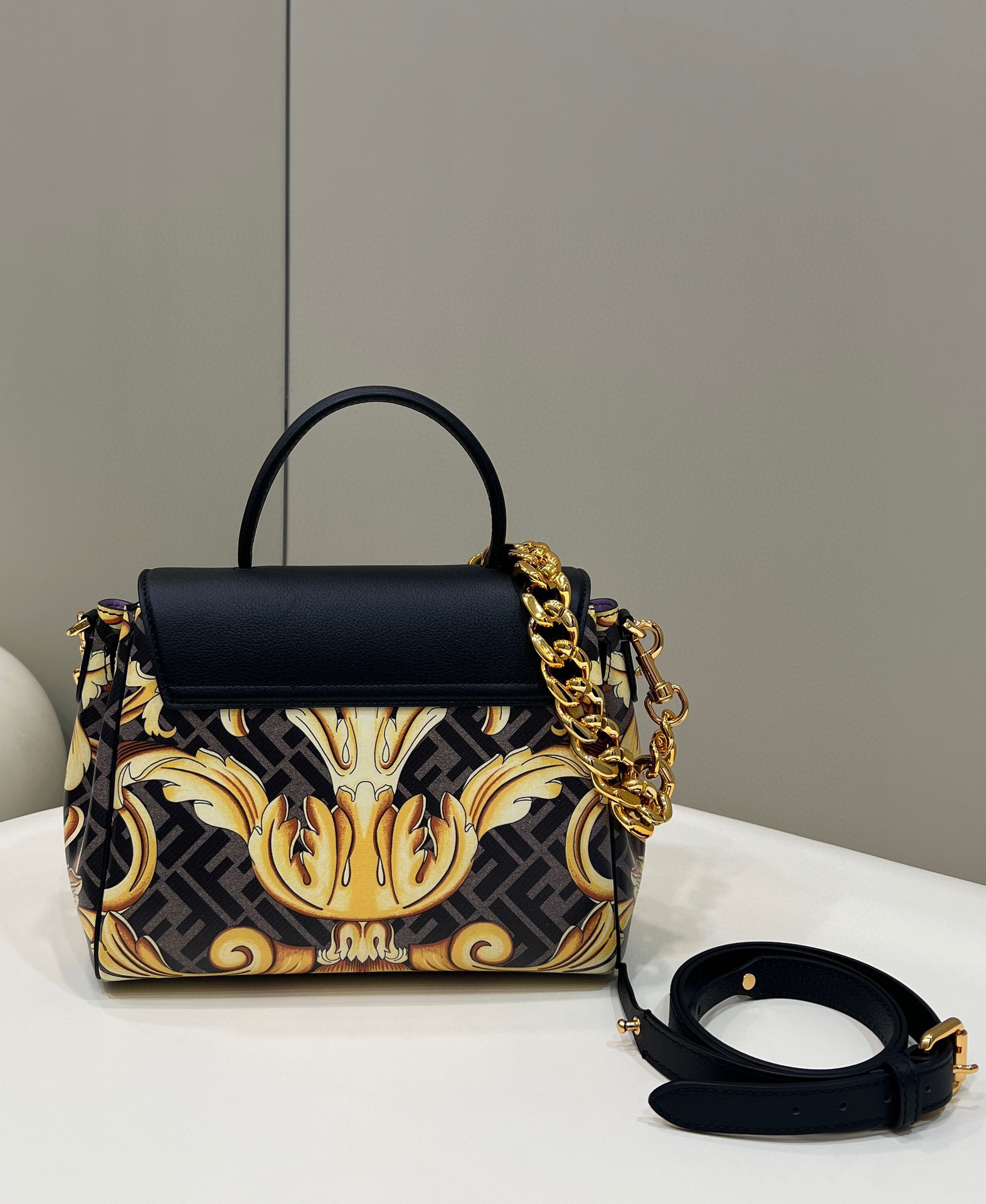 F**di & versace la medusa