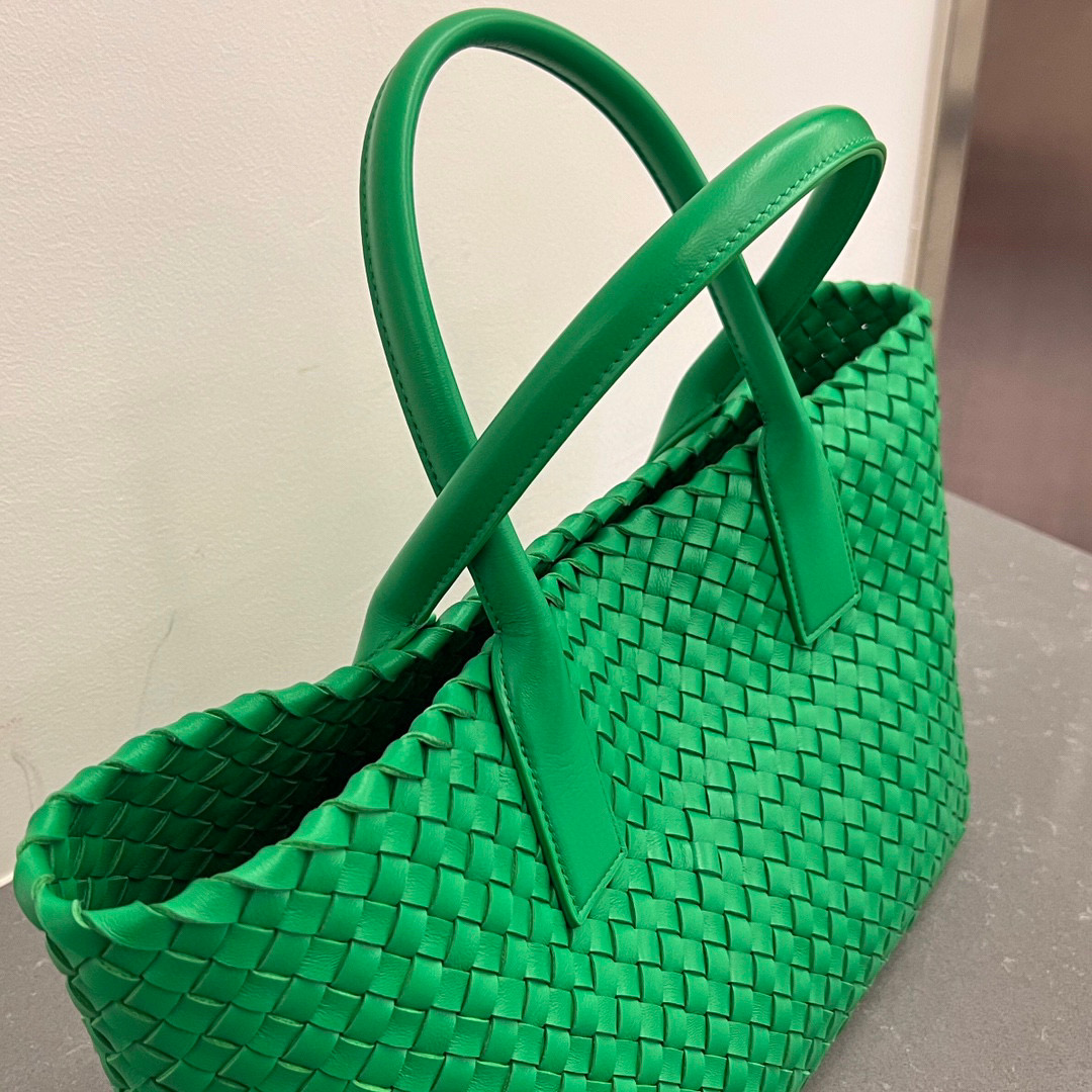 bo*te*ga Ve*ne*ta cabat