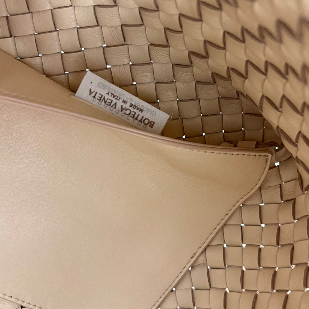 bo*te*ga Ve*ne*ta cabat