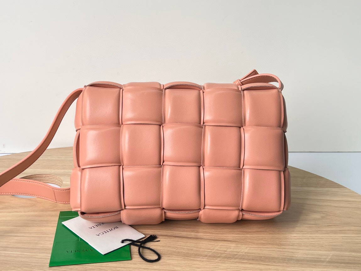 bo*te*ga Ve*ne*ta padded cassette