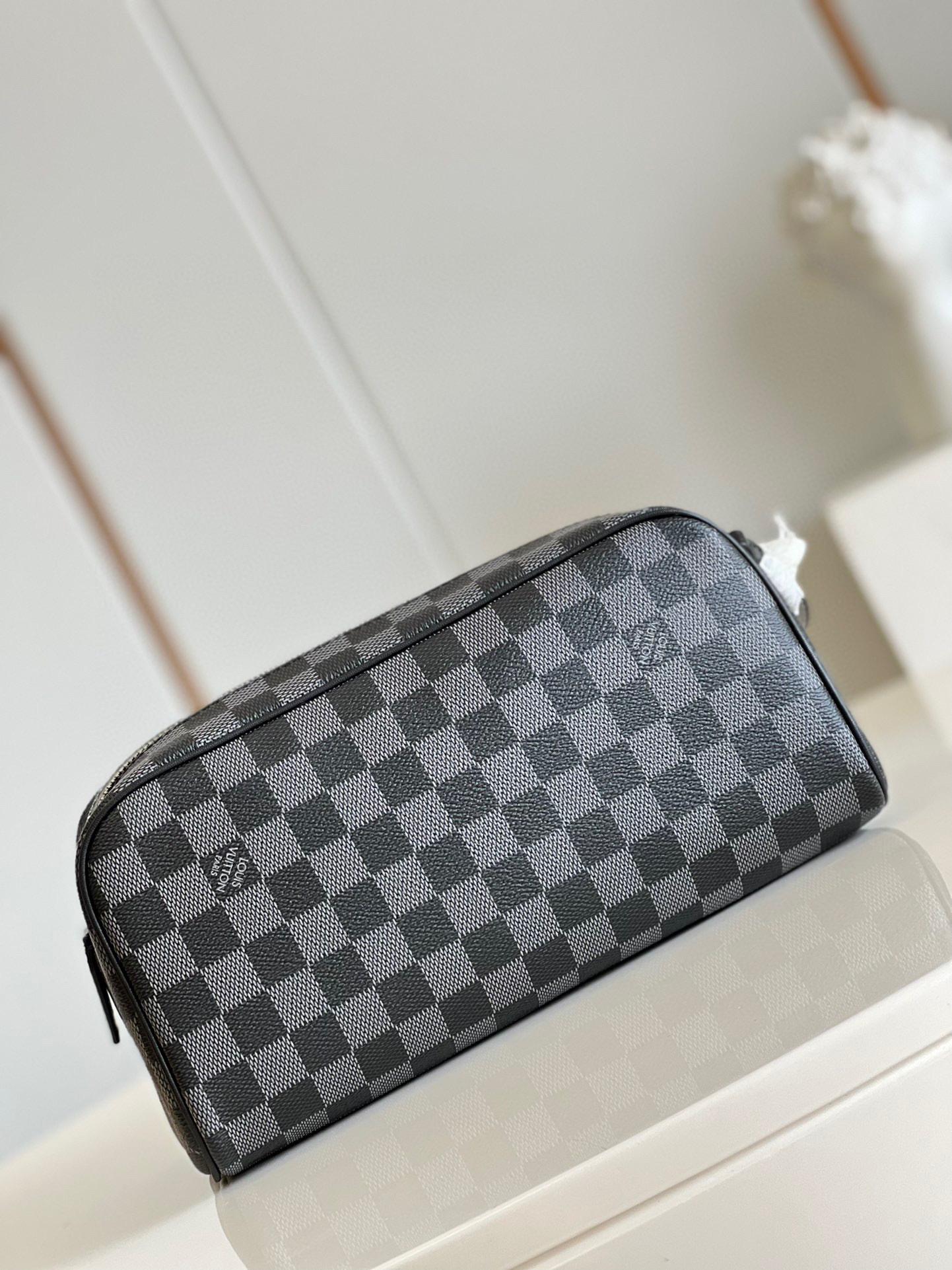 l**is V*t*n dopp kit toilet pouch