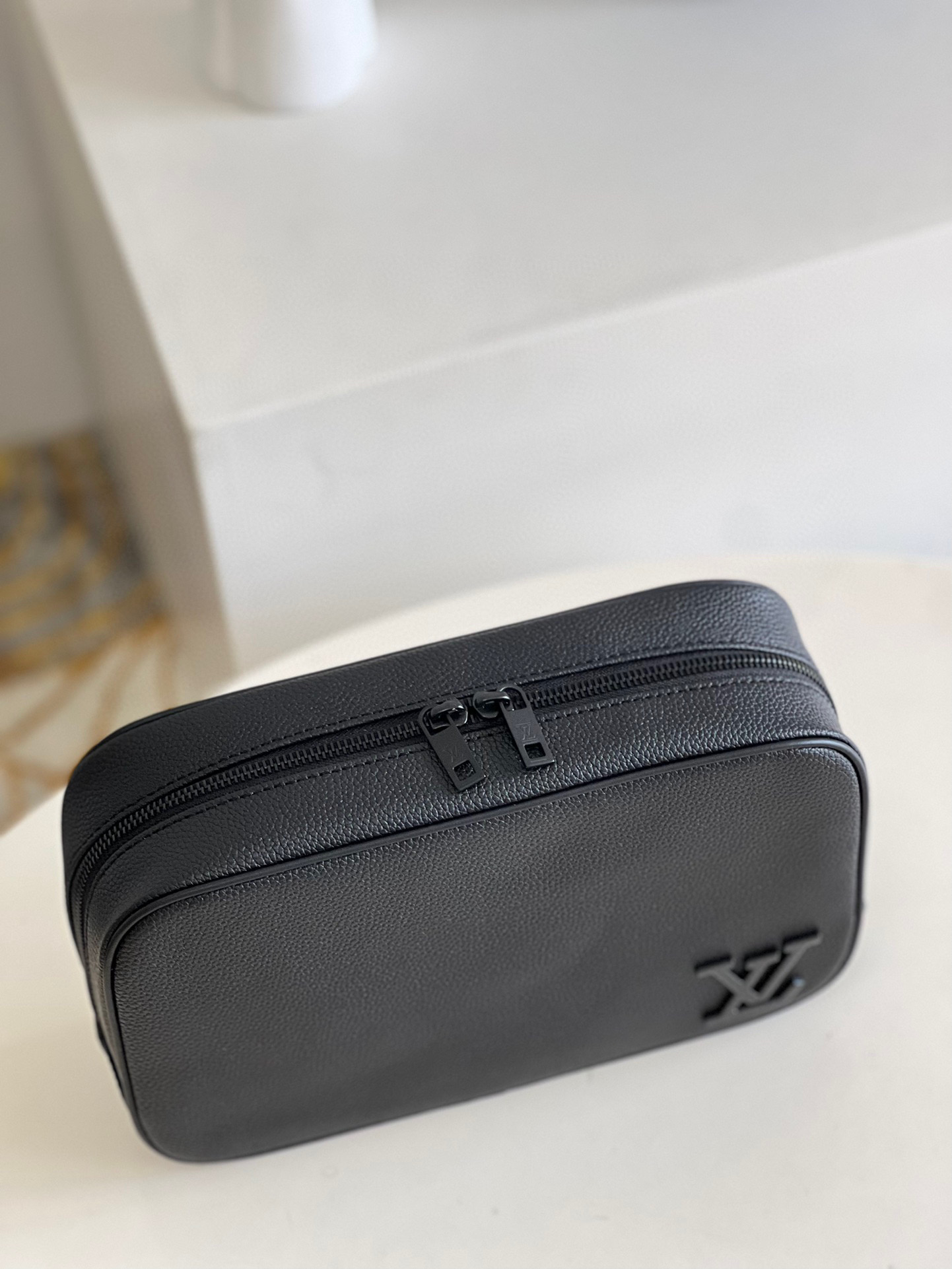 l**is V*t*n clutches