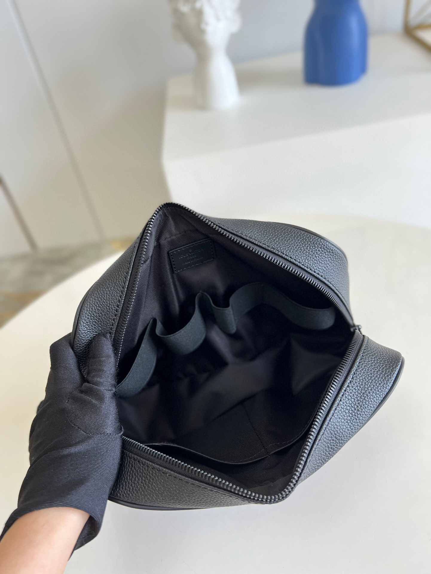 l**is V*t*n clutches