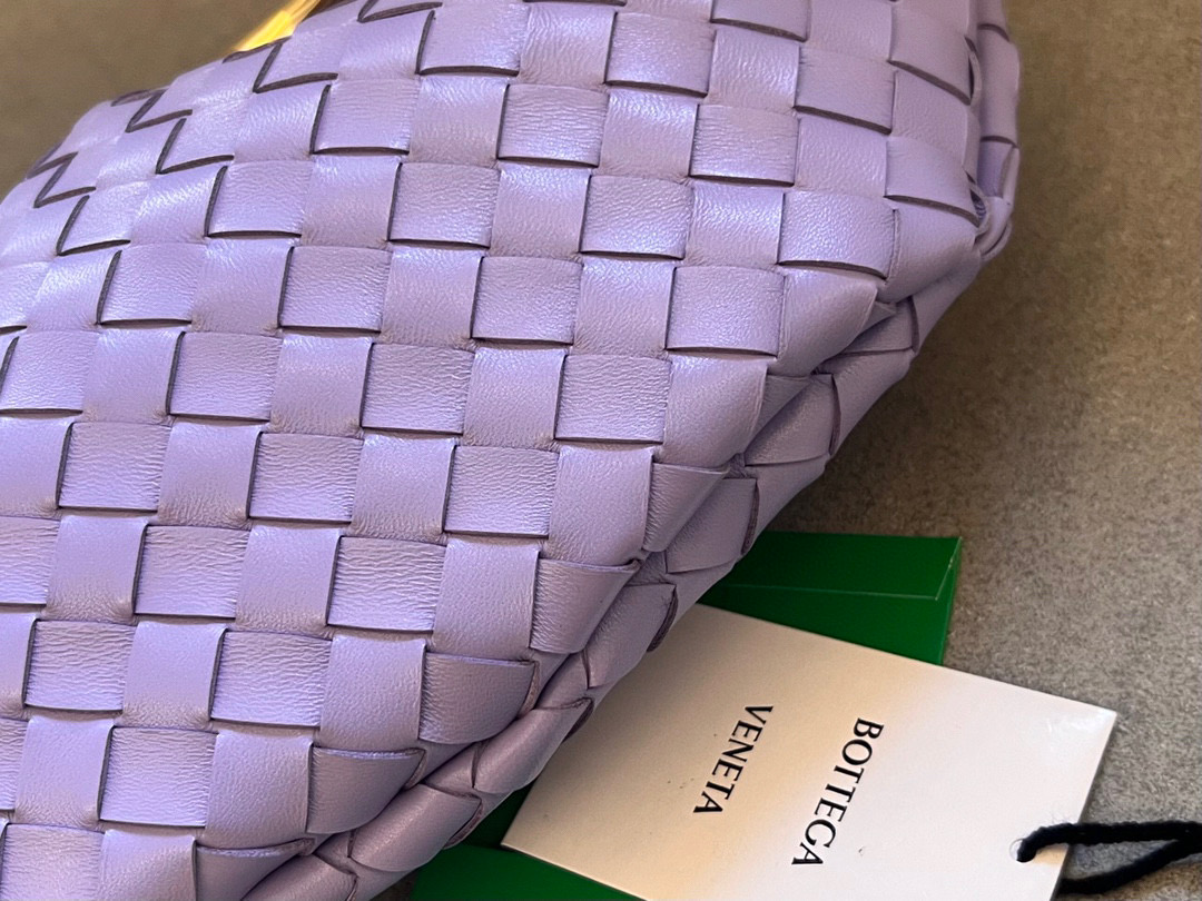 bo*te*ga Ve*ne*ta sardine top handle bag