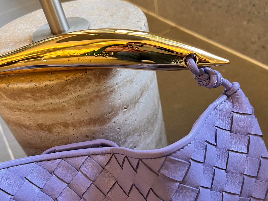 bo*te*ga Ve*ne*ta sardine top handle bag