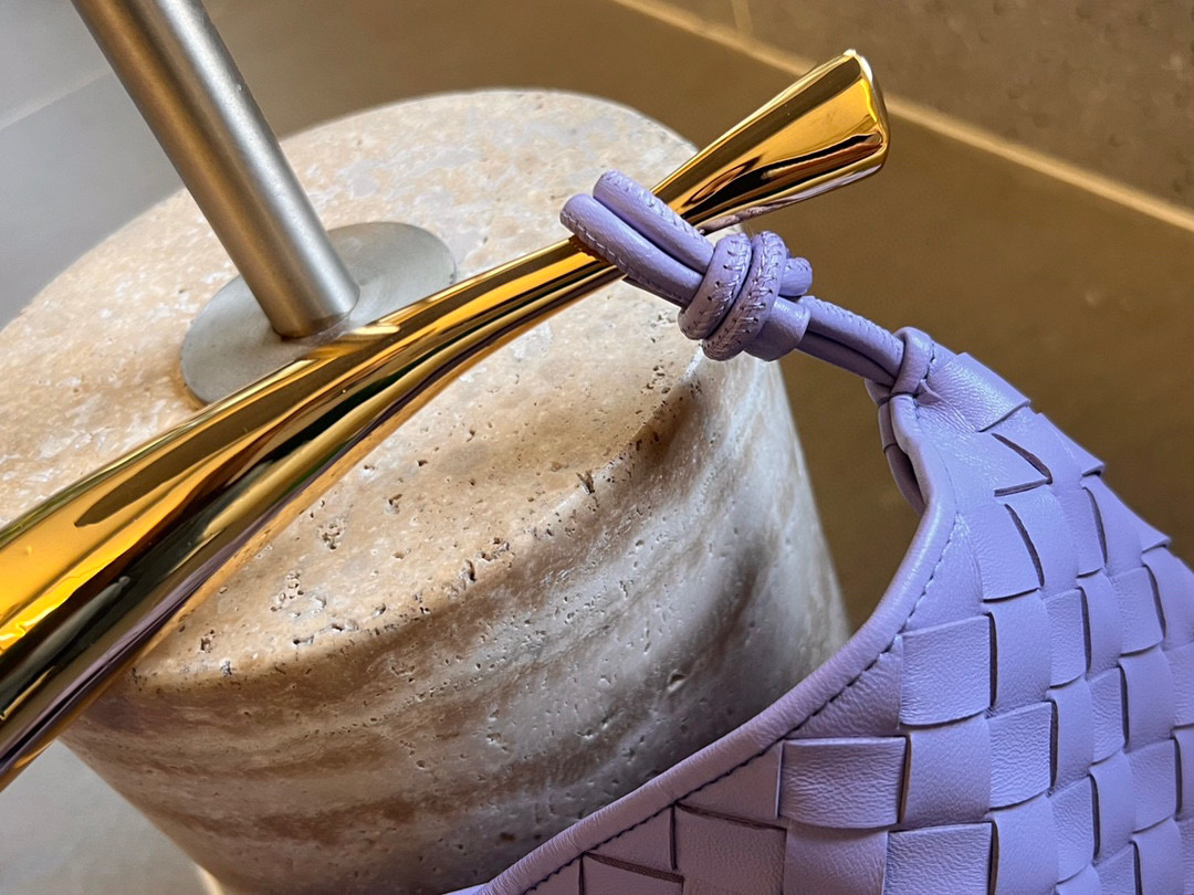 bo*te*ga Ve*ne*ta sardine top handle bag