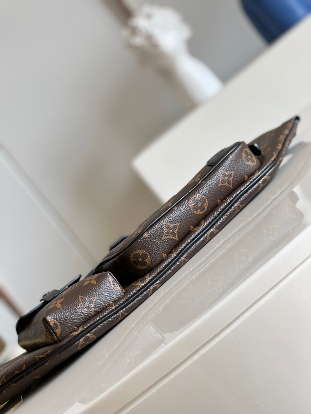 l**is V*t*n christopher bum