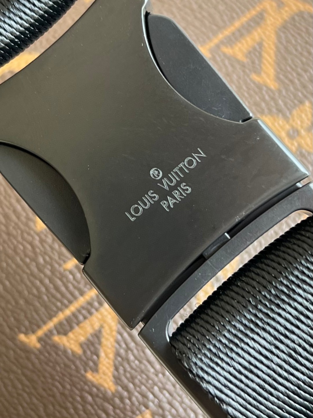 l**is V*t*n christopher bum